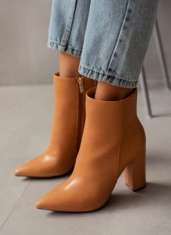 The Fashion Project Μποτάκια μυτερά με κάθετη ραφή - Κάμελ -The Fashion Project κατάστημα mpotakia mutera me katheti rafi 105577 ri27