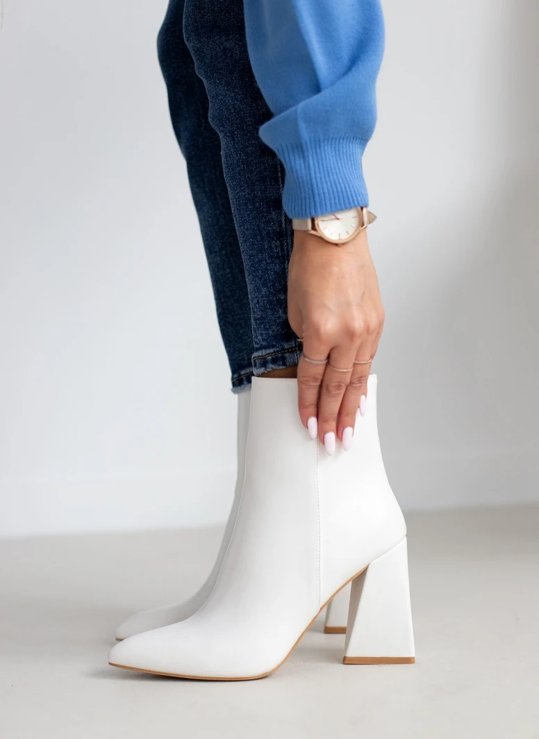 The Fashion Project Μποτάκια μυτερά με ραφή - Λευκό 1 The Fashion Project Μποτάκια μυτερά με ραφή - Λευκό