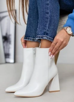 The Fashion Project Μποτάκια μυτερά με ραφή - Λευκό 8 The Fashion Project Μποτάκια μυτερά με ραφή - Λευκό -The Fashion Project κατάστημα mpotakia mutera me rafi 109550 kf1h