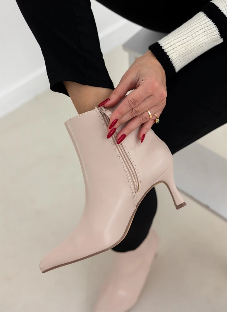 The Fashion Project Μποτάκια μυτερά με χαμηλό τακούνι - Μπεζ 7 The Fashion Project Μποτάκια μυτερά με χαμηλό τακούνι - Μπεζ - Image 7