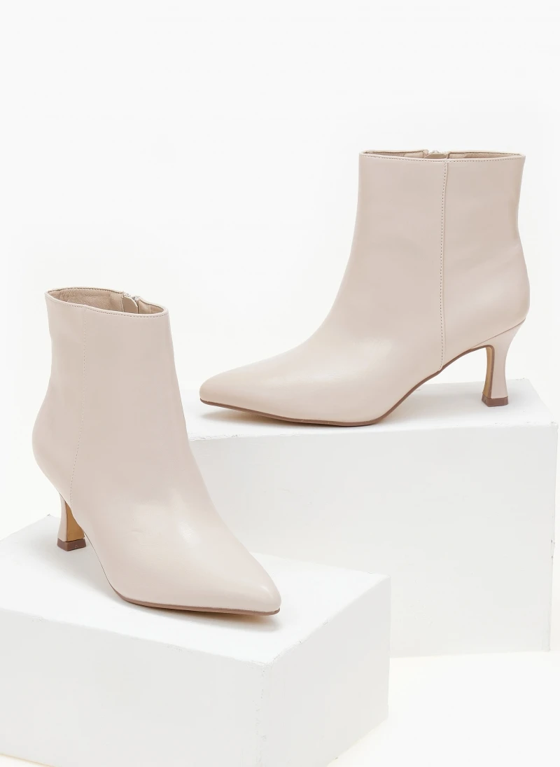 The Fashion Project Μποτάκια μυτερά με χαμηλό τακούνι - Μπεζ 3 The Fashion Project Μποτάκια μυτερά με χαμηλό τακούνι - Μπεζ - Image 3