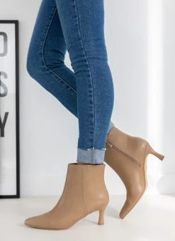 The Fashion Project Μποτάκια μυτερά με χαμηλό τακούνι - Πούρο -The Fashion Project κατάστημα mpotakia mutera me xamilo takouni 106121 4uiv