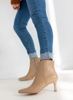 The Fashion Project Μποτάκια μυτερά με χαμηλό τακούνι - Πούρο