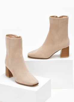 The Fashion Project Μποτάκια Suede με ξύλινο τακούνι - Μπεζ 9 The Fashion Project Μποτάκια Suede με ξύλινο τακούνι - Μπεζ -The Fashion Project κατάστημα mpotakia suede me ksulino takouni 107955 5ljz