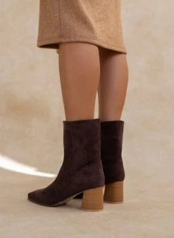 The Fashion Project Μποτάκια Suede με ξύλινο τακούνι - Καφέ 13 The Fashion Project Μποτάκια Suede με ξύλινο τακούνι - Καφέ -The Fashion Project κατάστημα mpotakia suede me ksulino takouni 107956 kmau