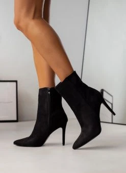 The Fashion Project Μποτάκια Suede με λεπτό τακούνι - Μαύρο 10 The Fashion Project Μποτάκια Suede με λεπτό τακούνι - Μαύρο -The Fashion Project κατάστημα mpotakia suede me lepto takouni 106916 9i2p