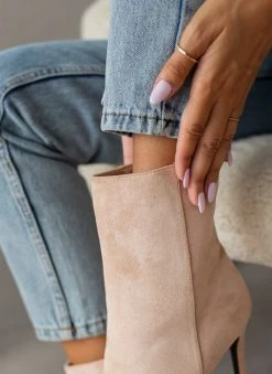 The Fashion Project Μποτάκια Suede με λεπτό τακούνι - Μπεζ -The Fashion Project κατάστημα mpotakia suede me lepto takouni 106917 jajz