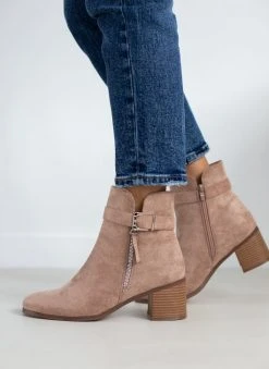 The Fashion Project Μποτάκια Suede με μεταλλικό φερμουάρ - Πούρο 13 The Fashion Project Μποτάκια Suede με μεταλλικό φερμουάρ - Πούρο -The Fashion Project κατάστημα mpotakia suede me metalliko fermouar 107059 0mu1