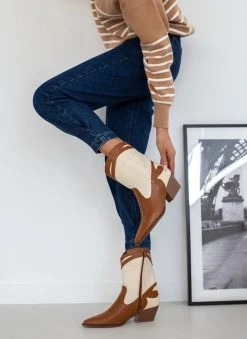 The Fashion Project Μποτάκια Cowboy με διχρωμία - Μπεζ -The Fashion Project κατάστημα mpotakia western me dixrwmia 108838 8yhy