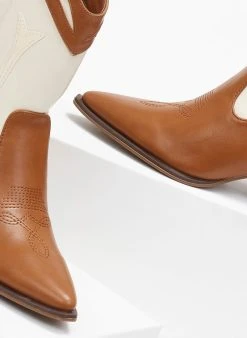 The Fashion Project Μποτάκια Cowboy με διχρωμία - Μπεζ -The Fashion Project κατάστημα mpotakia western me dixrwmia 108838 fr20
