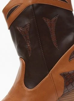 The Fashion Project Μποτάκια Cowboy με διχρωμία - Καφέ 8 The Fashion Project Μποτάκια Cowboy με διχρωμία - Καφέ -The Fashion Project κατάστημα mpotakia western me dixrwmia 108839 fam7