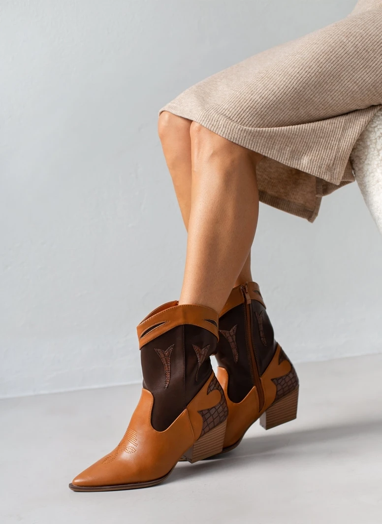 The Fashion Project Μποτάκια Cowboy με διχρωμία - Καφέ 6 The Fashion Project Μποτάκια Cowboy με διχρωμία - Καφέ - Image 6