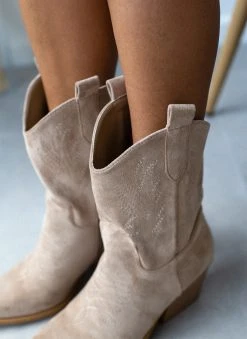 The Fashion Project Μποτάκια Western με ξύλινο τακούνι - Πούρο 10 The Fashion Project Μποτάκια Western με ξύλινο τακούνι - Πούρο -The Fashion Project κατάστημα mpotakia western me ksulino takouni 105839 ecmx