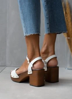 Πέδιλα με φιάπα δερμάτινα Estil - Λευκό -The Fashion Project κατάστημα pedila dermatina estil me ksulini sola 105420 3k47