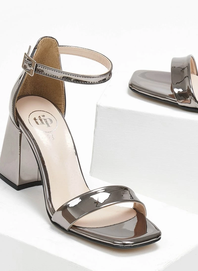 Πέδιλα με μπαρέτα λουστρίνι Tfp - Ατσαλί 1 Πέδιλα με μπαρέτα λουστρίνι Tfp - Ατσαλί