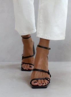 The Fashion Project Πέδιλα με μπα΄ρετα και κόμπους στα λουράκια - Μαύρο 10 The Fashion Project Πέδιλα με μπα΄ρετα και κόμπους στα λουράκια - Μαύρο -The Fashion Project κατάστημα pedila me kompous sto plai 104678 zsex