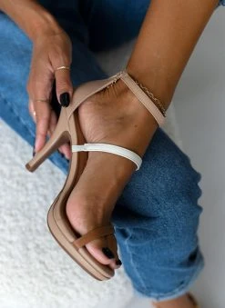 Πέδιλα με μπαρέτα και λεπτά λουράκια Vizzano 6210.1024 - Μπεζ -The Fashion Project κατάστημα pedila me lepta lourakia vizzano 62101024 106411 zoxb