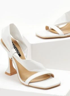 The Fashion Project Πέδιλα με μαλακή λοξή φάσα - Λευκό 7 The Fashion Project Πέδιλα με μαλακή λοξή φάσα - Λευκό -The Fashion Project κατάστημα pedila me malaki loksi fasa 104652 75ph