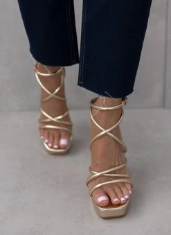 The Fashion Project Πέδιλα με μπαρέτα και φιάπα - Χρυσό -The Fashion Project κατάστημα pedila me mpareta kai fiapa 111253 mcum