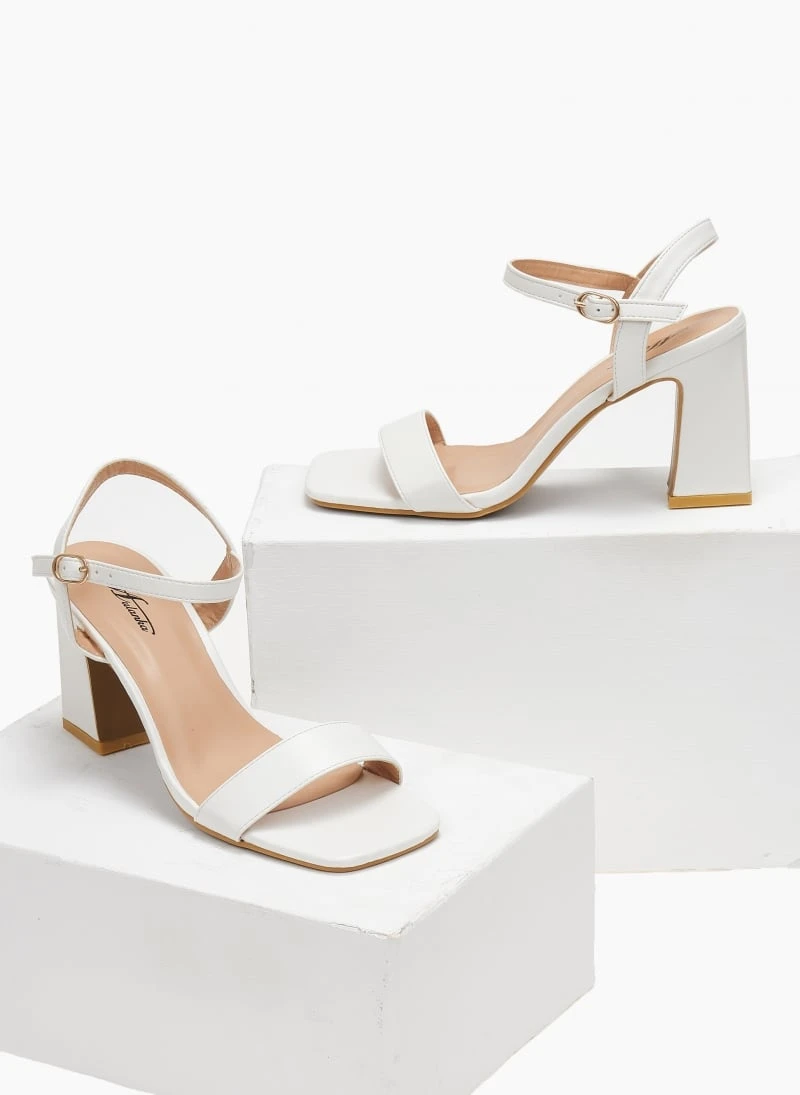 The Fashion Project Πέδιλα με μπαρέτα σε καρέ γραμμή - Λευκό 3 The Fashion Project Πέδιλα με μπαρέτα σε καρέ γραμμή - Λευκό - Image 3