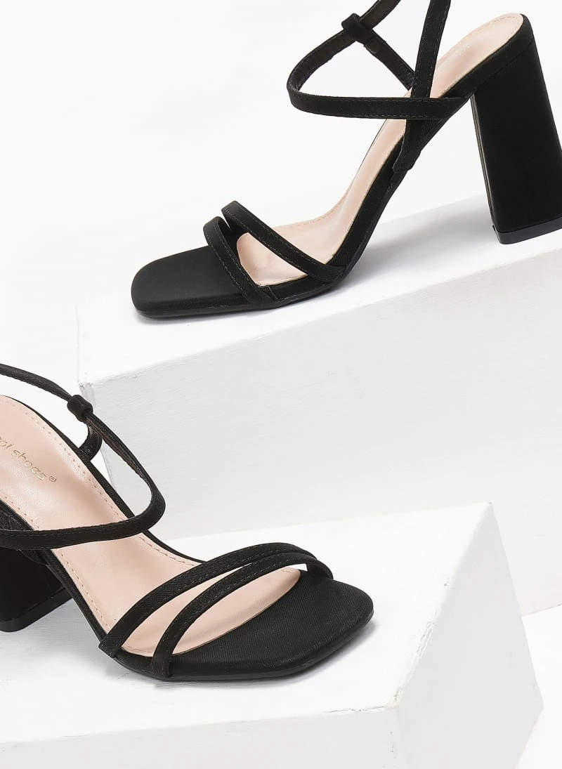 The Fashion Project Πέδιλα με περαστό λουράκι - Μαύρο 3 The Fashion Project Πέδιλα με περαστό λουράκι - Μαύρο - Image 3