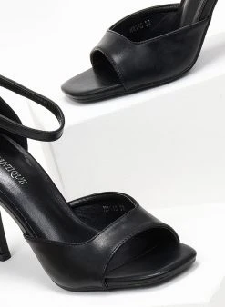 The Fashion Project Πέδιλα με μπαρέτα - Μαύρο 11 The Fashion Project Πέδιλα με μπαρέτα - Μαύρο -The Fashion Project κατάστημα pedila metallize me mpareta 106903 g8l8