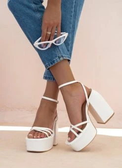 The Fashion Project Πέδιλα με φιάπα και Crossover λουράκια - Λευκό -The Fashion Project κατάστημα pedila platform me mpareta 103654 2nx4