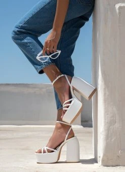 The Fashion Project Πέδιλα με φιάπα και Crossover λουράκια - Λευκό