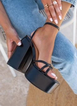 The Fashion Project Πέδιλα με φιάπα και Crossover λουράκια - Μαύρο -The Fashion Project κατάστημα pedila platform me mpareta 103655 mte9