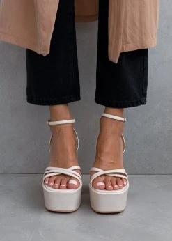 The Fashion Project Πέδιλα με φιάπα και Crossover λουράκια - Μπεζ -The Fashion Project κατάστημα pedila platform me mpareta 103656 hsuf