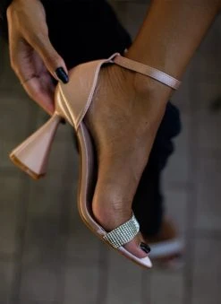 The Fashion Project Πέδιλα με μπαρέτα και στρας - Σομόν 10 The Fashion Project Πέδιλα με μπαρέτα και στρας - Σομόν -The Fashion Project κατάστημα pedila saten me idiaitero takouni 107243 zy26