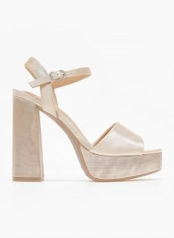 Xti Footwear Πέδιλα με μπαρέτα και φιάπα Xti 141052 - Μπεζ