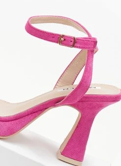 The Fashion Project Πέδιλα με φιάπα Suede και μπαρέτα - Φούξια 7 The Fashion Project Πέδιλα με φιάπα Suede και μπαρέτα - Φούξια -The Fashion Project κατάστημα pedila suede me idiaiteri fiapa 105228 aspi