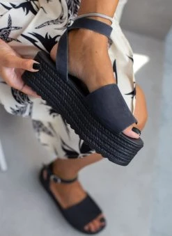 Flatforms Nubuck με μπαρέτα Estil - Μαύρο -The Fashion Project κατάστημα platformes nubuck estil me fardia fasa 104954 u1ko