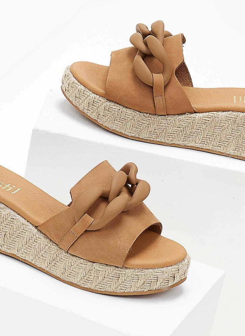 The Fashion Project Flatforms Nubuck με αλυσίδα - Πούρο 3 The Fashion Project Flatforms Nubuck με αλυσίδα - Πούρο - Image 3