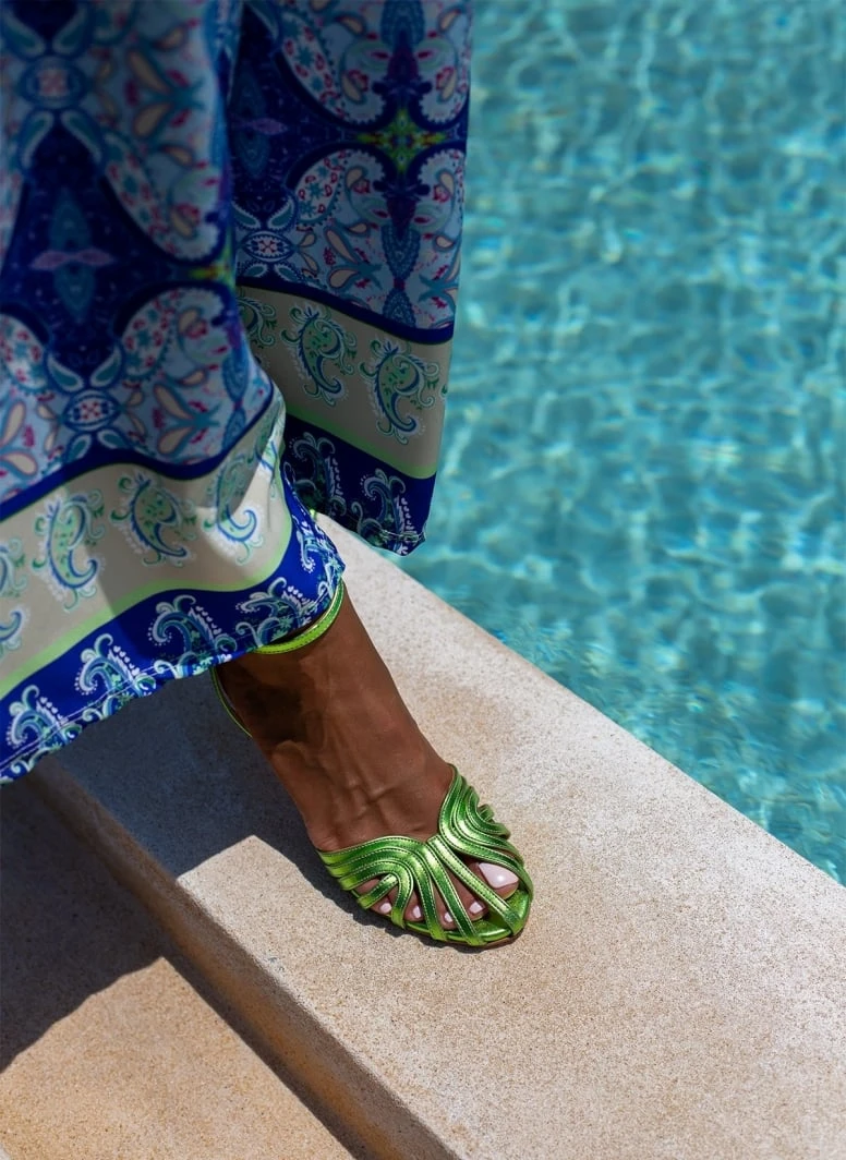 Πέδιλα με μπαρέτα σε μεταλλικές αποχρώσεις Tfp - Λαχανί 5 Πέδιλα με μπαρέτα σε μεταλλικές αποχρώσεις Tfp - Λαχανί - Image 5