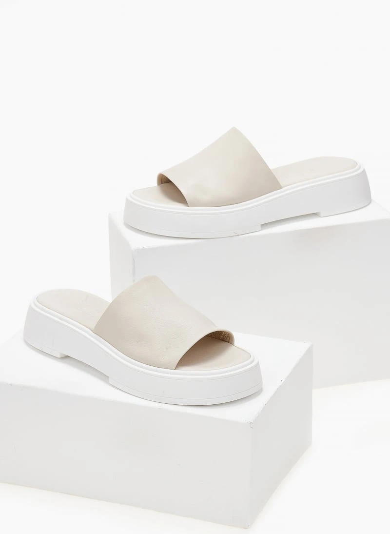Flatforms δερμάτινα με φαρδιά φάσα Iris Sandals - Ζαχαρί 3 Flatforms δερμάτινα με φαρδιά φάσα Iris Sandals - Ζαχαρί - Image 3
