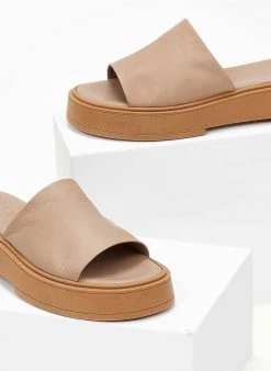 Flatforms δερμάτινα με φαρδιά φάσα Iris Sandals - Μπεζ -The Fashion Project κατάστημα sandalia dermatina iris me fardia fasa 103847 i24z