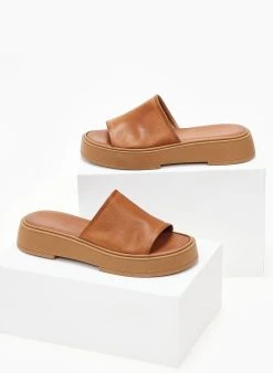 Flatforms δερμάτινα με φαρδιά φάσα Iris Sandals - Ταμπά -The Fashion Project κατάστημα sandalia dermatina iris me fardia fasa 103999 b4w0