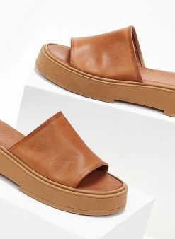 Flatforms δερμάτινα με φαρδιά φάσα Iris Sandals - Ταμπά -The Fashion Project κατάστημα sandalia dermatina iris me fardia fasa 103999 jkwk