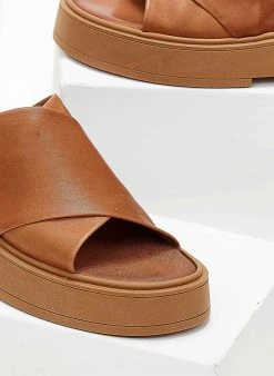 Flatforms δερμάτινα Crossover Iris Sandals - Ταμπά -The Fashion Project κατάστημα sandalia dermatina iris me xiasti fases 103360 k6i6