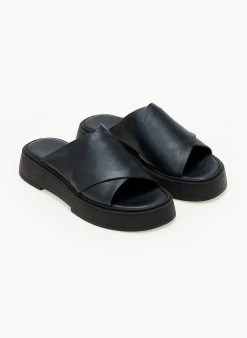 Flatforms δερμάτινα Crossover Iris Sandals - Μαύρο -The Fashion Project κατάστημα sandalia dermatina iris me xiasti fases 104010 wuo2