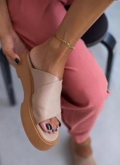 Flatforms δερμάτινα Crossover Iris Sandals - Μπεζ -The Fashion Project κατάστημα sandalia dermatina iris me xiasti fases 104730 86et