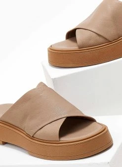 Flatforms δερμάτινα Crossover Iris Sandals - Μπεζ -The Fashion Project κατάστημα sandalia dermatina iris me xiasti fases 104730 clk1