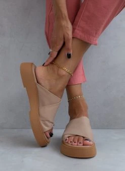 Flatforms δερμάτινα Crossover Iris Sandals - Μπεζ -The Fashion Project κατάστημα sandalia dermatina iris me xiasti fases 104730 k8b8