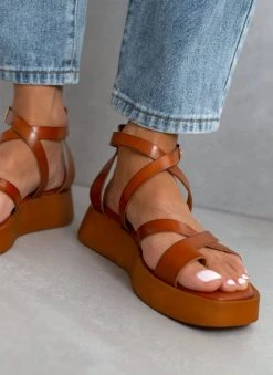 Σανδάλια δερμάτινα TFP με χιαστί δέσιμο - Ταμπά -The Fashion Project κατάστημα sandalia dermatina tfp me xiasti desimo 102861 wamx