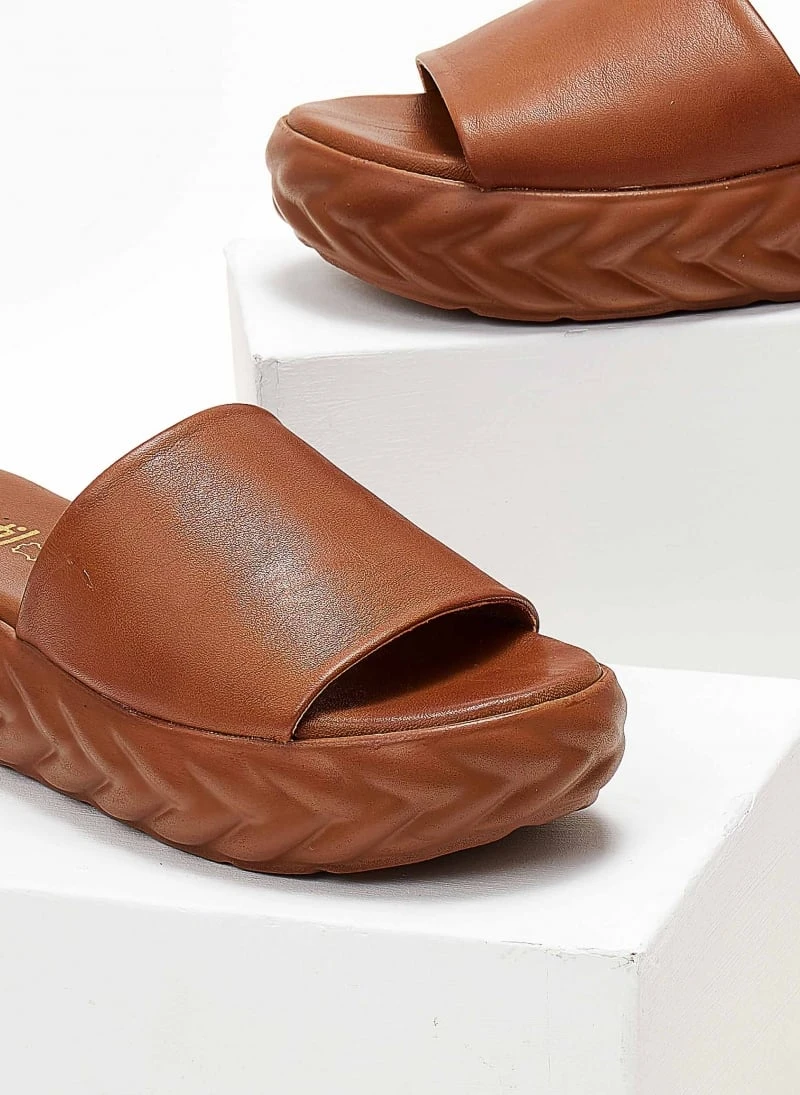 Flatforms δερμάτινα με σχέδιο στη σόλα Estil - Ταμπά 3 Flatforms δερμάτινα με σχέδιο στη σόλα Estil - Ταμπά - Image 3