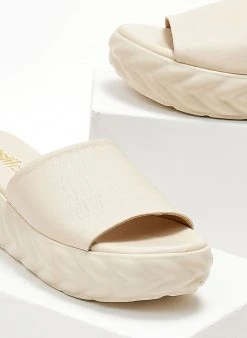 Flatforms δερμάτινα με σχέδιο στη σόλα Estil - Ζαχαρί -The Fashion Project κατάστημα slides estil dermatina me sporty sola 104485 gdzf