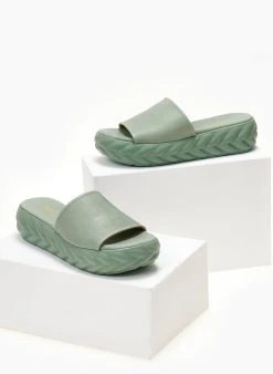 Flatforms δερμάτινα με σχέδιο στη σόλα Estil - Μέντα 6 Flatforms δερμάτινα με σχέδιο στη σόλα Estil - Μέντα -The Fashion Project κατάστημα slides estil dermatina me sporty sola 104487 mud2