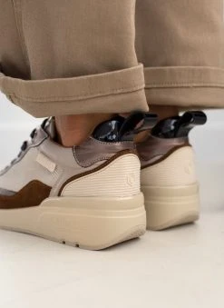 Sneakers δερμάτινα Carmela 160263 - Πάγου -The Fashion Project κατάστημα sneakers dermatina carmela 160263 108901 3xos